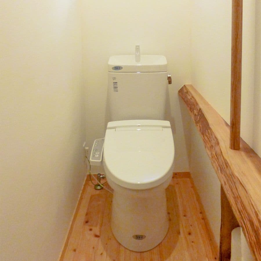 トイレ改修(トイレ交換・壁・床・造作カウンター)